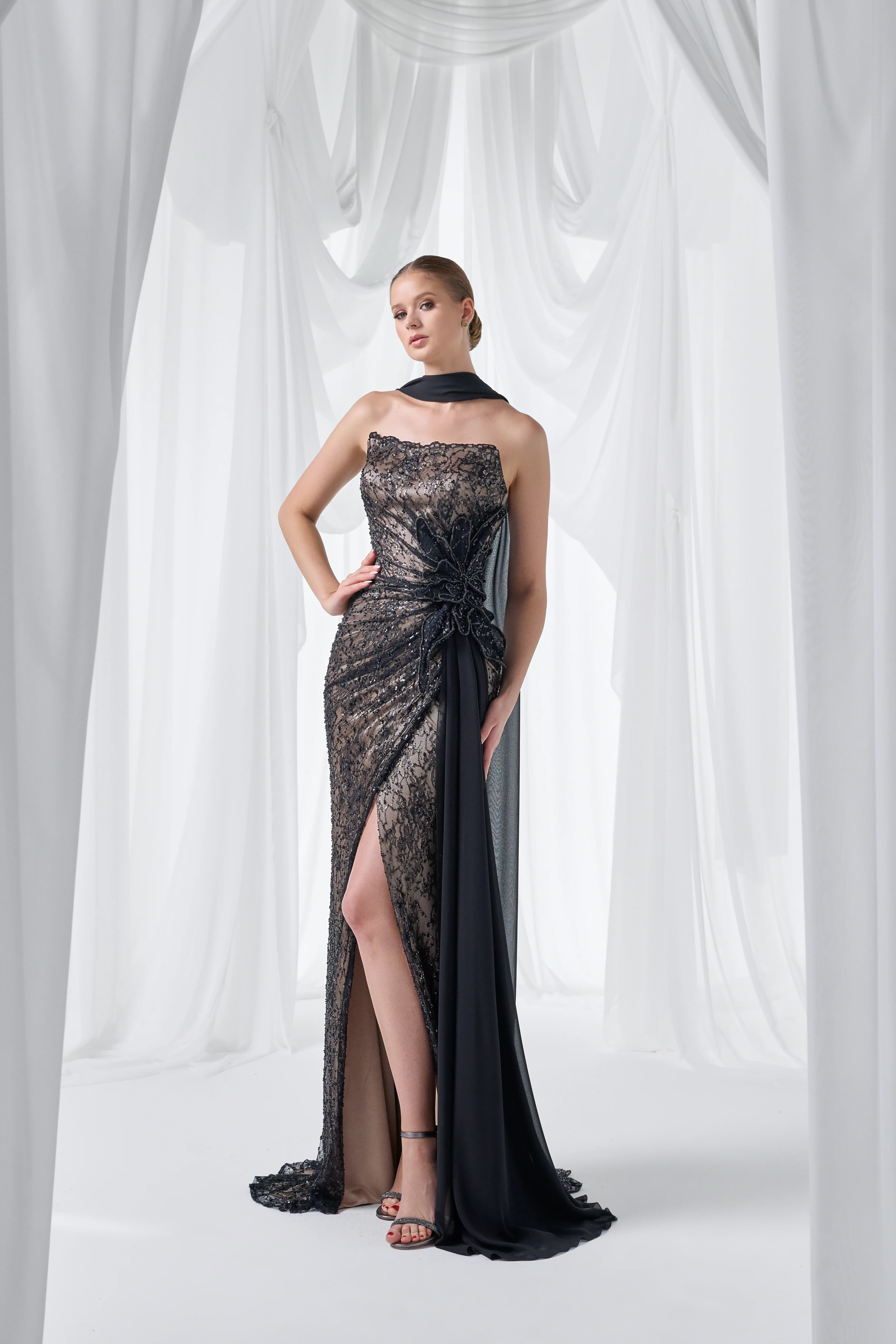 Dantel ve Taş Detaylı, Pelerinli Balık Elbise