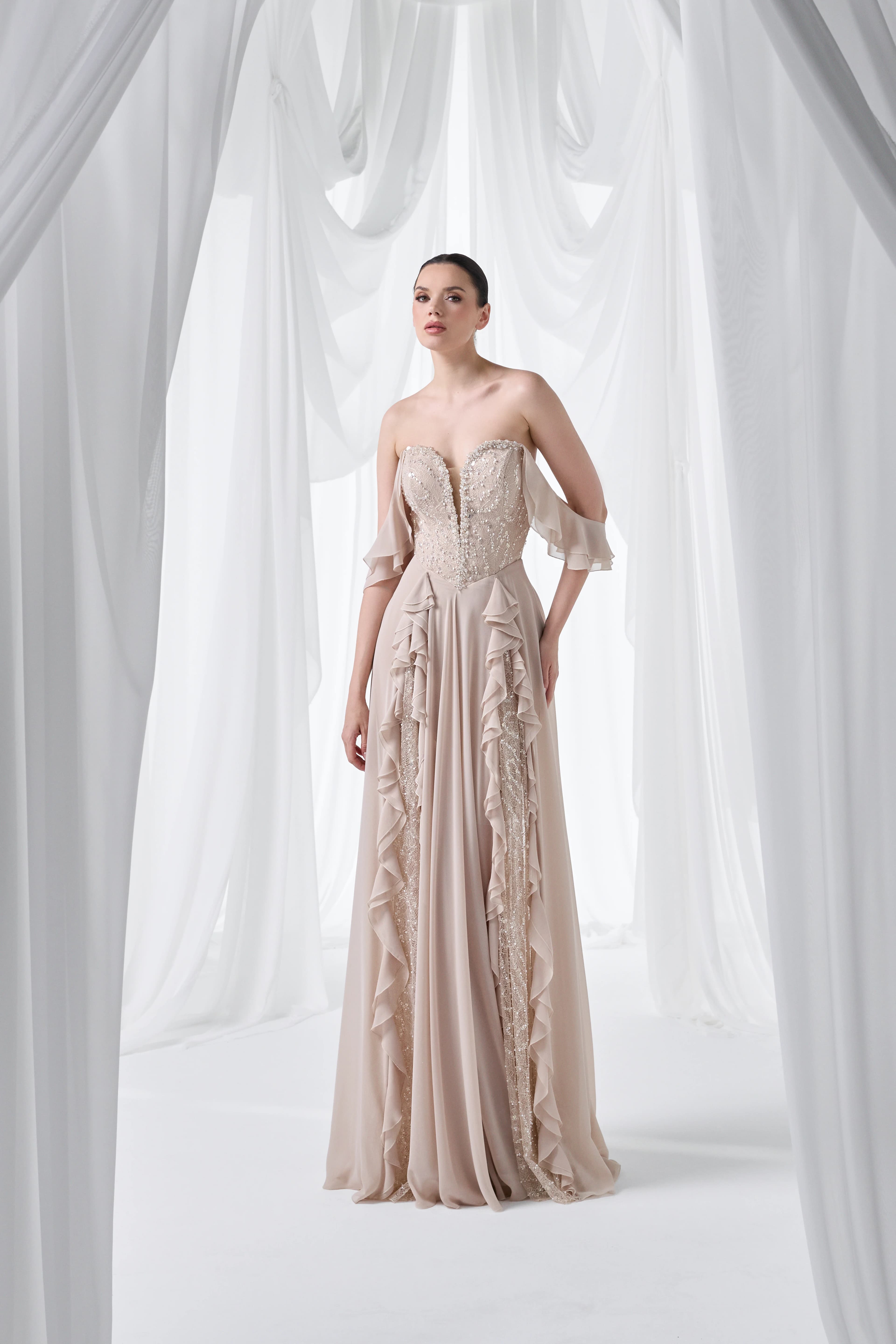 Straplez Dantel Detaylı Şifon Elbise